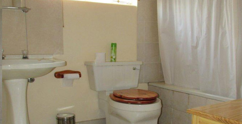 Family room - bathroom